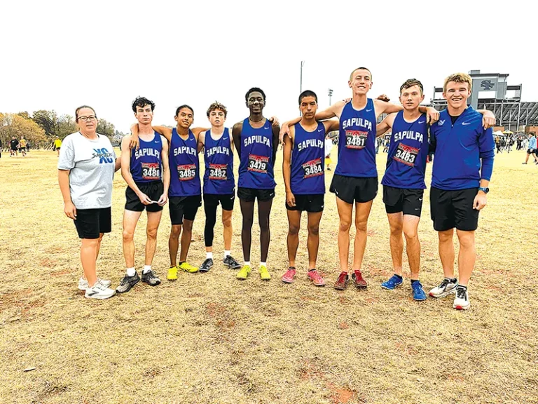 SUBMITTED PHOTO
CHIEFTAIN BOYS FINISH FOURTH Sapulpa had another outstanding outing, placing fourth at the Class 6A state meet on Saturday. From left to right: Coach Debbie Williams, senior Rylan Coleman, sophomore Michael Shockley, freshman Traber Lusk, sophomore William Castleberry, freshman Skylar Samuel, senior Titus Ellis, senior Clayton McCullough and assistant coach Nick Williams.
